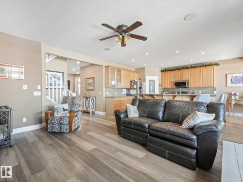 6210 53 Avenue, Beaumont, AB - Indoor Photo Showing Living Room
