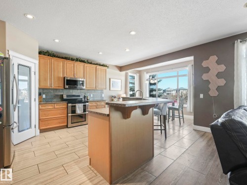 6210 53 Avenue, Beaumont, AB - Indoor Photo Showing Kitchen