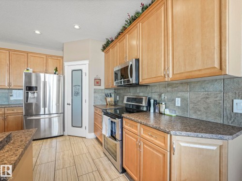 6210 53 Avenue, Beaumont, AB - Indoor Photo Showing Kitchen