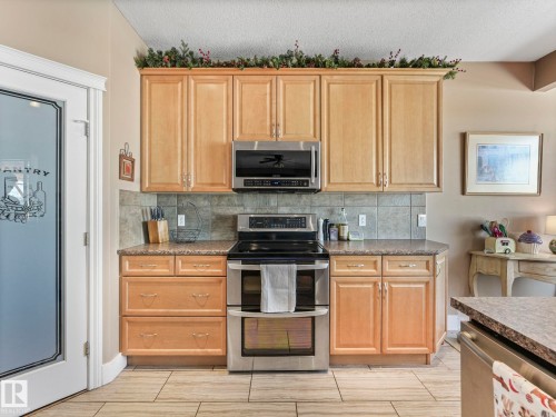 6210 53 Avenue, Beaumont, AB - Indoor Photo Showing Kitchen