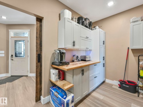 6210 53 Avenue, Beaumont, AB - Indoor Photo Showing Other Room