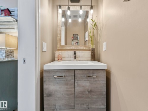 6210 53 Avenue, Beaumont, AB - Indoor Photo Showing Bathroom