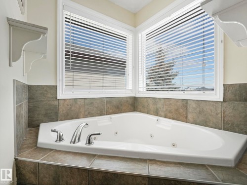 6210 53 Avenue, Beaumont, AB - Indoor Photo Showing Bathroom