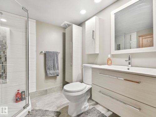 6210 53 Avenue, Beaumont, AB - Indoor Photo Showing Bathroom