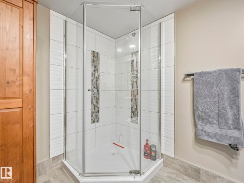 6210 53 Avenue, Beaumont, AB - Indoor Photo Showing Bathroom