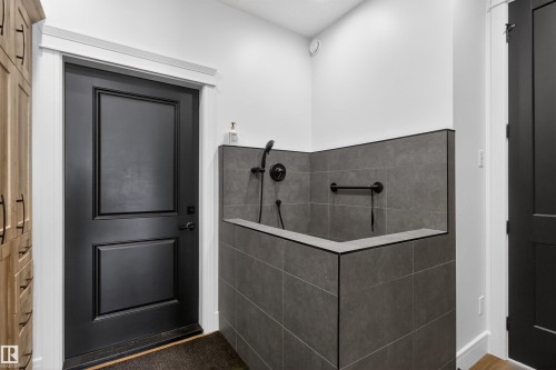 16615 32 Avenue, Edmonton, AB - Indoor Photo Showing Bathroom