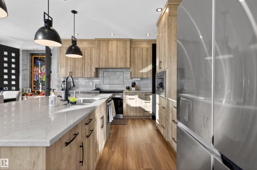 16615 32 Avenue, Edmonton, AB - Indoor Photo Showing Kitchen With Upgraded Kitchen