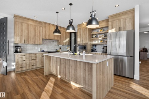 16615 32 Avenue, Edmonton, AB - Indoor Photo Showing Kitchen With Upgraded Kitchen