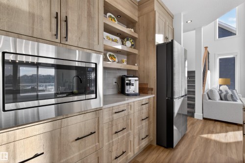 16615 32 Avenue, Edmonton, AB - Indoor Photo Showing Kitchen
