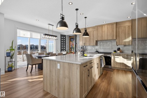 16615 32 Avenue, Edmonton, AB - Indoor Photo Showing Kitchen With Upgraded Kitchen