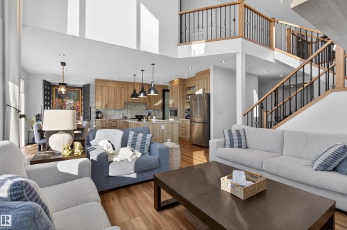 16615 32 Avenue, Edmonton, AB - Indoor Photo Showing Living Room