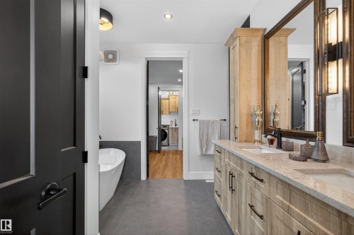 16615 32 Avenue, Edmonton, AB - Indoor Photo Showing Bathroom