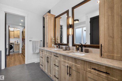 16615 32 Avenue, Edmonton, AB - Indoor Photo Showing Bathroom