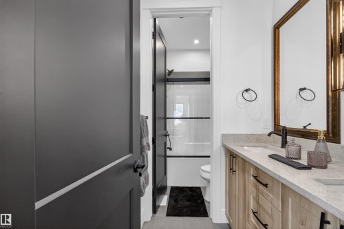 16615 32 Avenue, Edmonton, AB - Indoor Photo Showing Bathroom