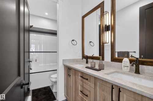 16615 32 Avenue, Edmonton, AB - Indoor Photo Showing Bathroom