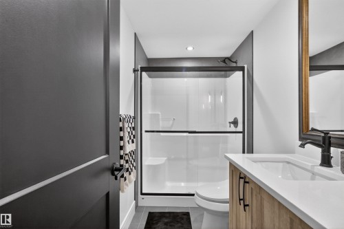 16615 32 Avenue, Edmonton, AB - Indoor Photo Showing Bathroom