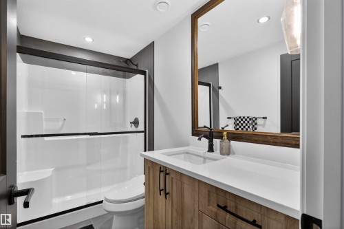 16615 32 Avenue, Edmonton, AB - Indoor Photo Showing Bathroom