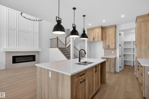 16716 34 Avenue, Edmonton, AB - Indoor Photo Showing Kitchen With Double Sink With Upgraded Kitchen