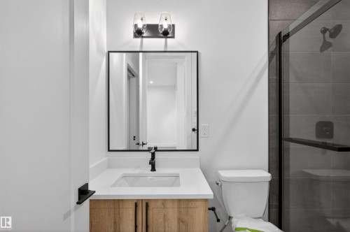 16716 34 Avenue, Edmonton, AB - Indoor Photo Showing Bathroom