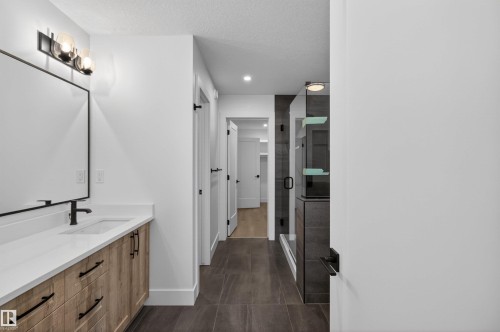16716 34 Avenue, Edmonton, AB - Indoor Photo Showing Bathroom