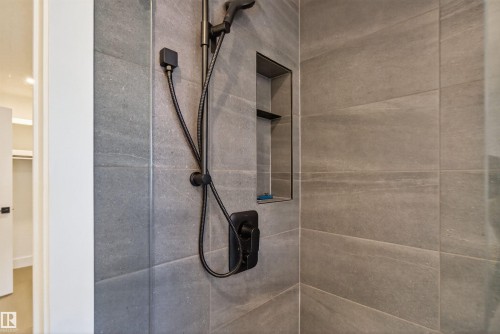 16716 34 Avenue, Edmonton, AB - Indoor Photo Showing Bathroom