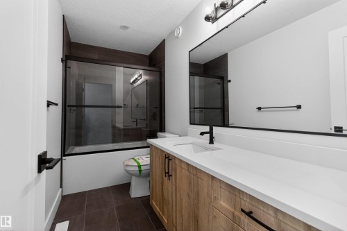 16716 34 Avenue, Edmonton, AB - Indoor Photo Showing Bathroom