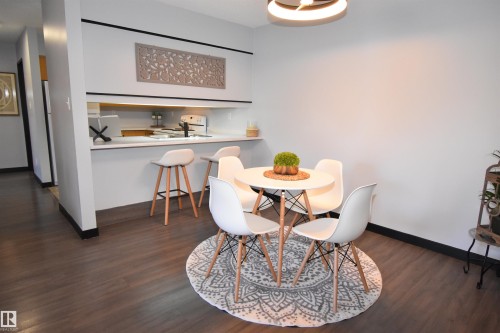 Open concept dining area featuring wood-finish flooring - 202 24 Alpine Place, St. Albert, AB - Indoor Photo Showing Dining Room