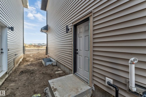935 18 Avenue, Edmonton, AB - Outdoor With Exterior