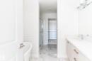 935 18 Avenue, Edmonton, AB  - Indoor Photo Showing Bathroom 