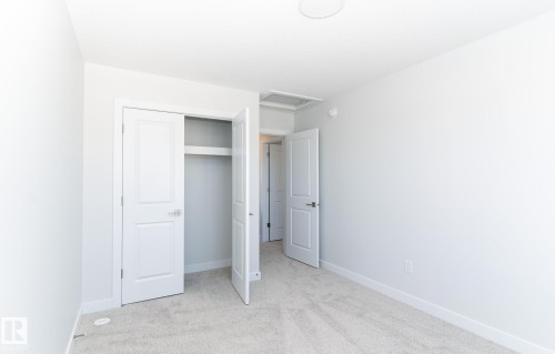 935 18 Avenue, Edmonton, AB - Indoor Photo Showing Other Room