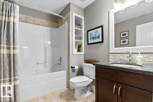 8508 Summerside Grande Boulevard, Edmonton, AB - Indoor Photo Showing Bathroom