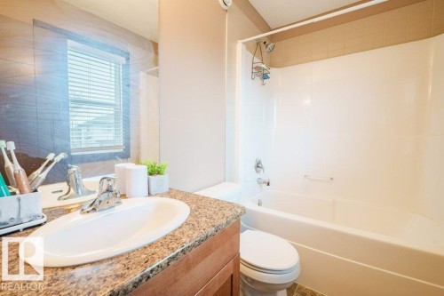 11904 22 Avenue, Edmonton, AB - Indoor Photo Showing Bathroom