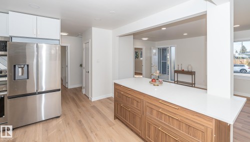6807 98A Avenue, Edmonton, AB - Indoor Photo Showing Kitchen