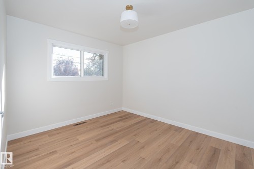 6807 98A Avenue, Edmonton, AB - Indoor Photo Showing Other Room