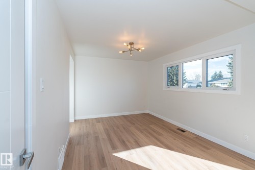 6807 98A Avenue, Edmonton, AB - Indoor Photo Showing Other Room
