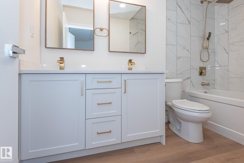 6807 98A Avenue, Edmonton, AB - Indoor Photo Showing Bathroom