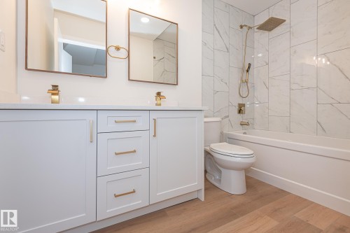 6807 98A Avenue, Edmonton, AB - Indoor Photo Showing Bathroom