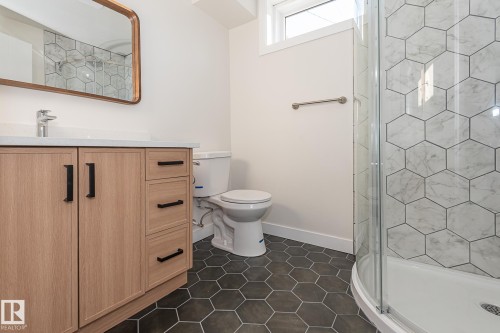 6807 98A Avenue, Edmonton, AB - Indoor Photo Showing Bathroom