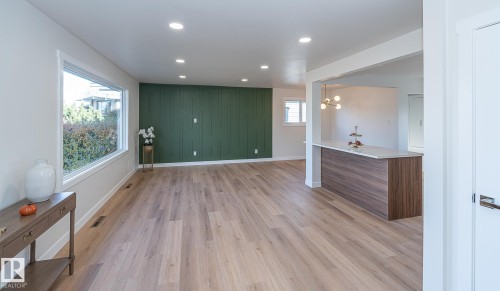 6807 98A Avenue, Edmonton, AB - Indoor Photo Showing Other Room