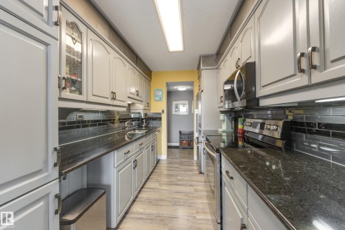1406 12303 Jasper Avenue, Edmonton, AB - Indoor Photo Showing Kitchen