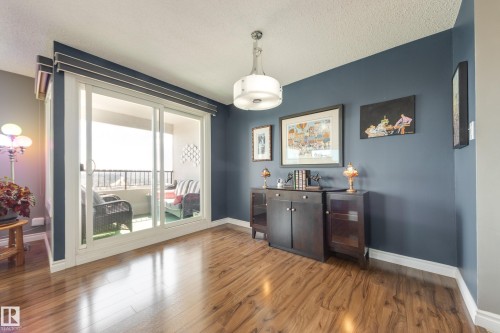 1406 12303 Jasper Avenue, Edmonton, AB - Indoor