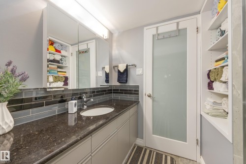 1406 12303 Jasper Avenue, Edmonton, AB - Indoor Photo Showing Bathroom