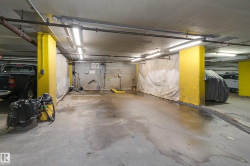 1406 12303 Jasper Avenue, Edmonton, AB - Indoor Photo Showing Garage