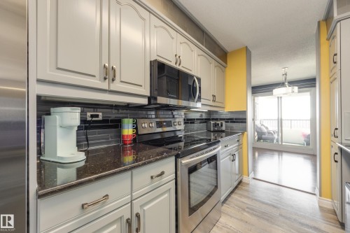 1406 12303 Jasper Avenue, Edmonton, AB - Indoor Photo Showing Kitchen