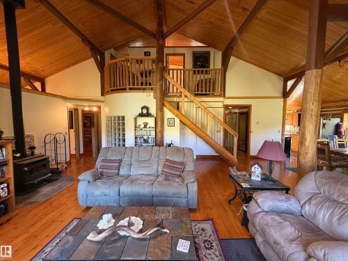Vaulted timber-frame ceiling with exposed wood beams - 63218 Range Road 254, Rural Westlock County, AB 