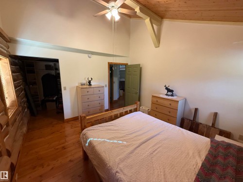 Wood-finish flooring with log-style wall detailing - 63218 Range Road 254, Rural Westlock County, AB 