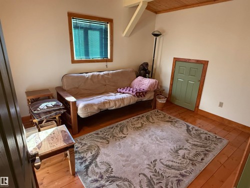 Pine wood-finish flooring with a decorative area rug - 63218 Range Road 254, Rural Westlock County, AB 