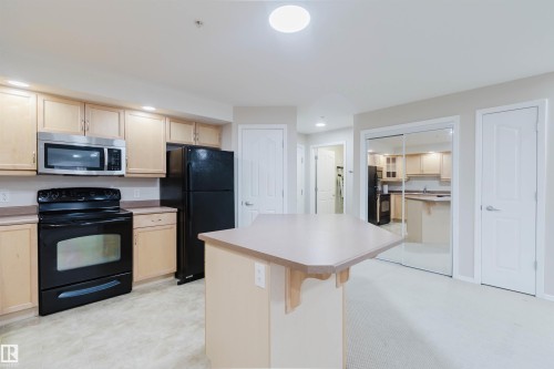 204 1320 Rutherford Road, Edmonton, AB - Indoor Photo Showing Kitchen