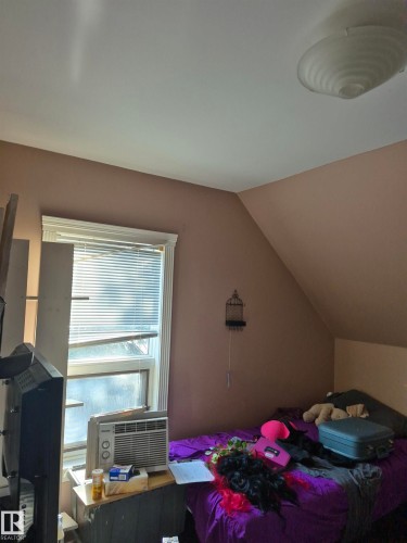 11301 87 Street, Edmonton, AB - Indoor Photo Showing Bedroom