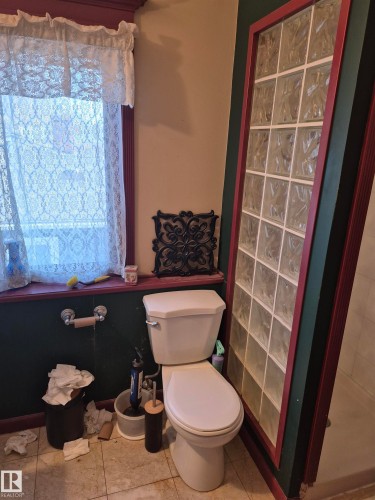 11301 87 Street, Edmonton, AB - Indoor Photo Showing Bathroom